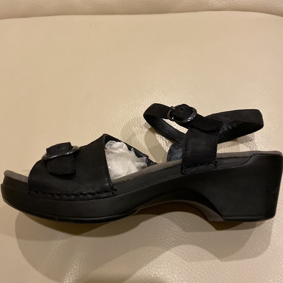 Dansko black leather sandals, adjustable straps, good arch support, size 39 EUC - Picture 2 of 6
